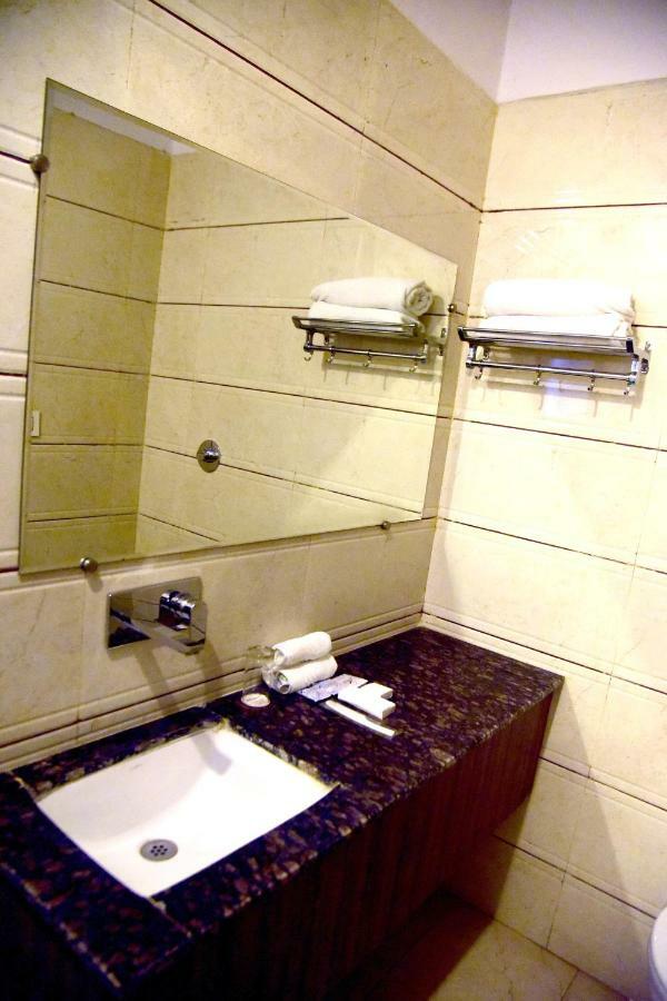 Hotel D S Inn Amritsar Esterno foto