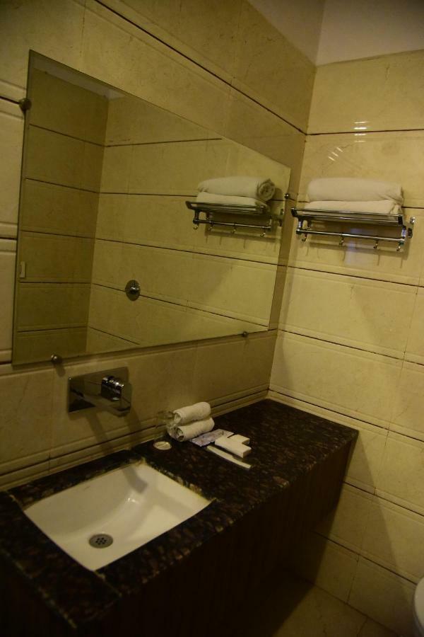 Hotel D S Inn Amritsar Esterno foto