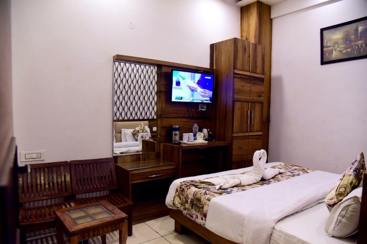 Hotel D S Inn Amritsar Esterno foto